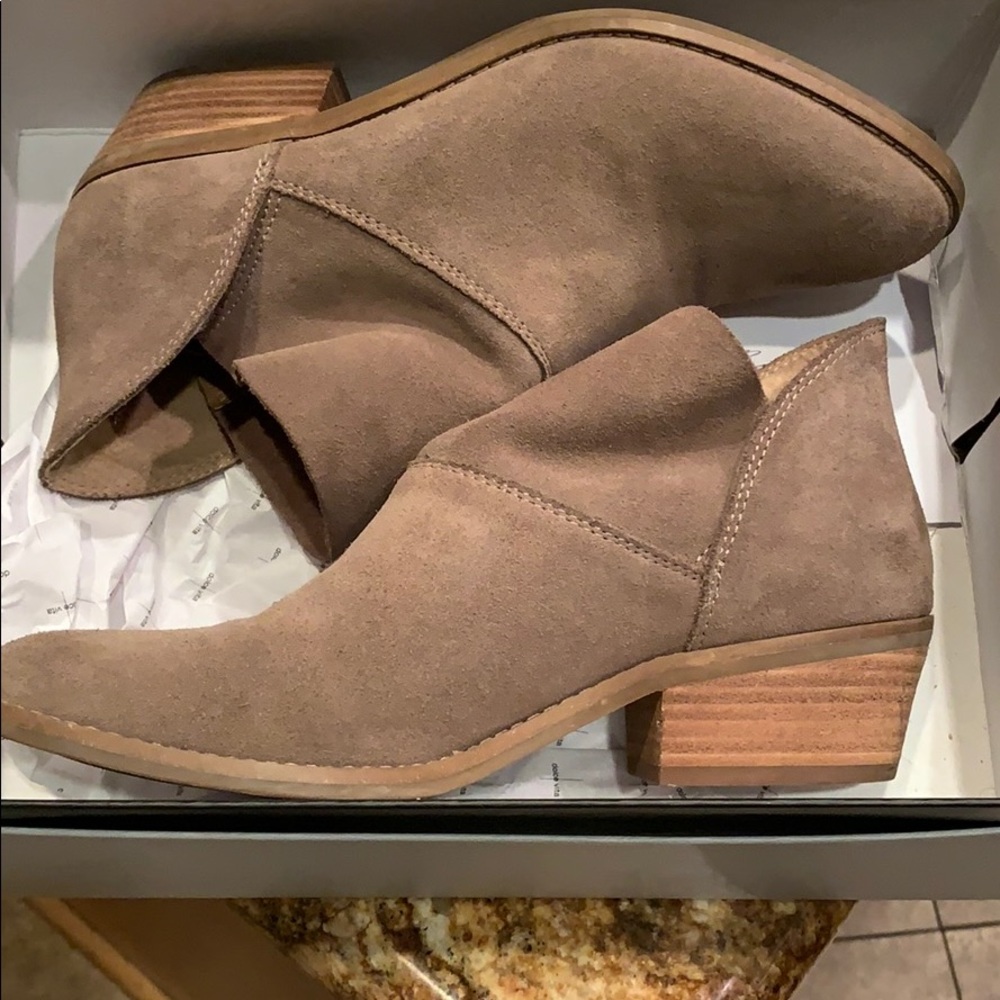 Lucky Brand taupe booties. Size 8
